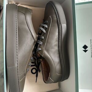 KOIO Unisex Leather Low-Top Sneakers in Olive